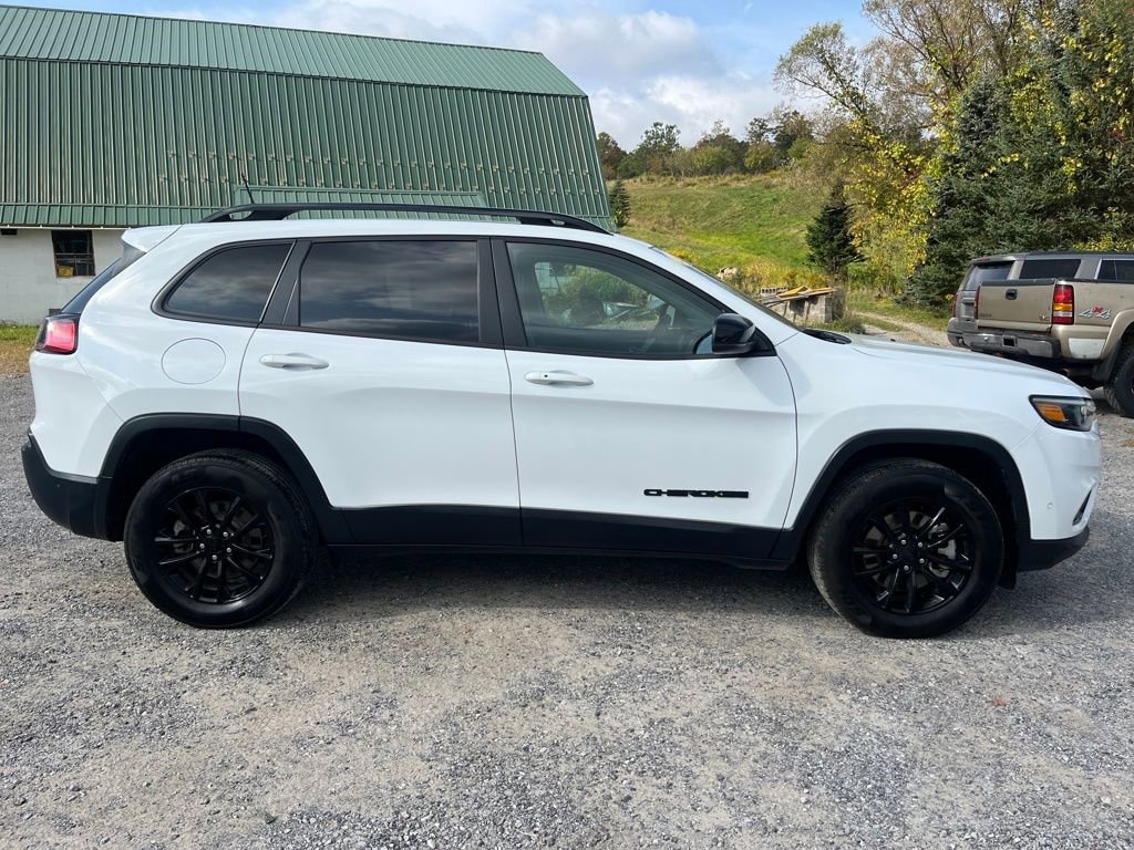Used 2023 Jeep Cherokee Altitude Lux SUV