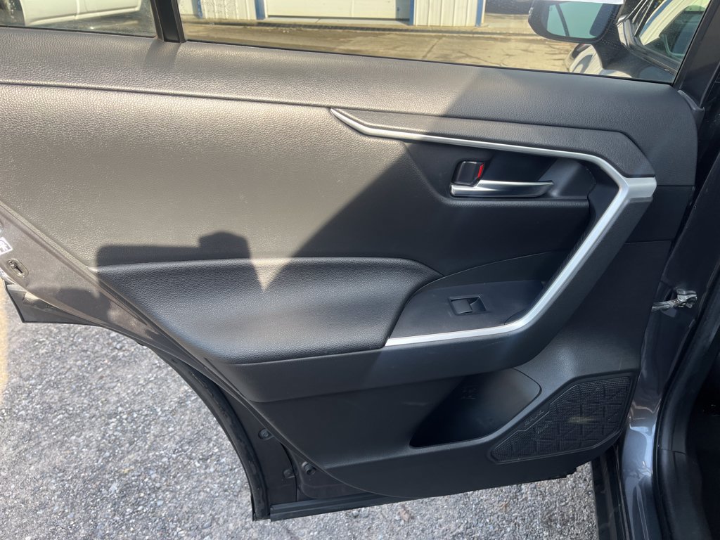 2021 Toyota RAV4 XLE - Photo 28