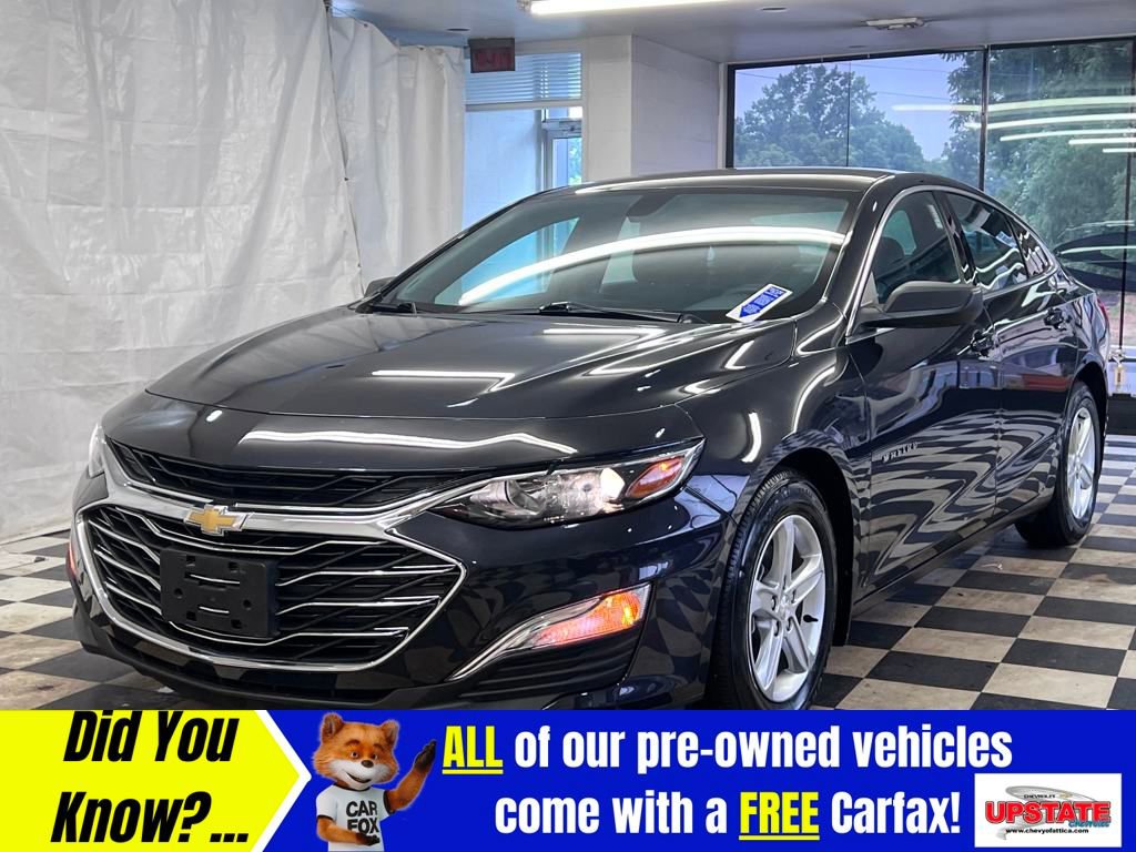 2022 Chevrolet Malibu LS photo 2