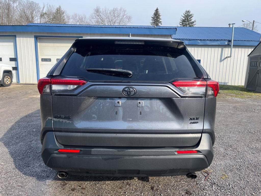 2021 Toyota RAV4 XLE - Photo 11