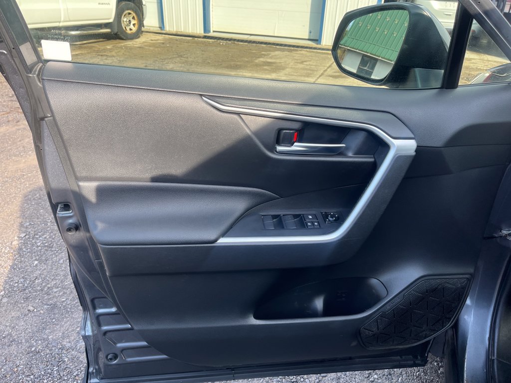 2021 Toyota RAV4 XLE - Photo 38