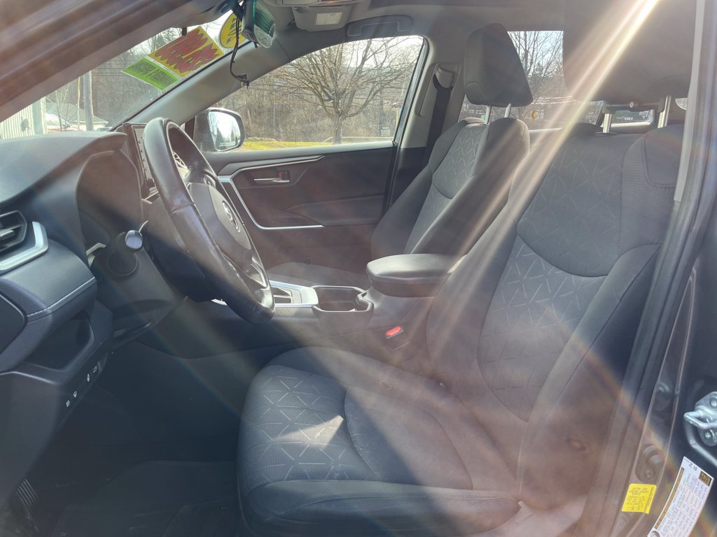 2021 Toyota RAV4 XLE - Photo 15