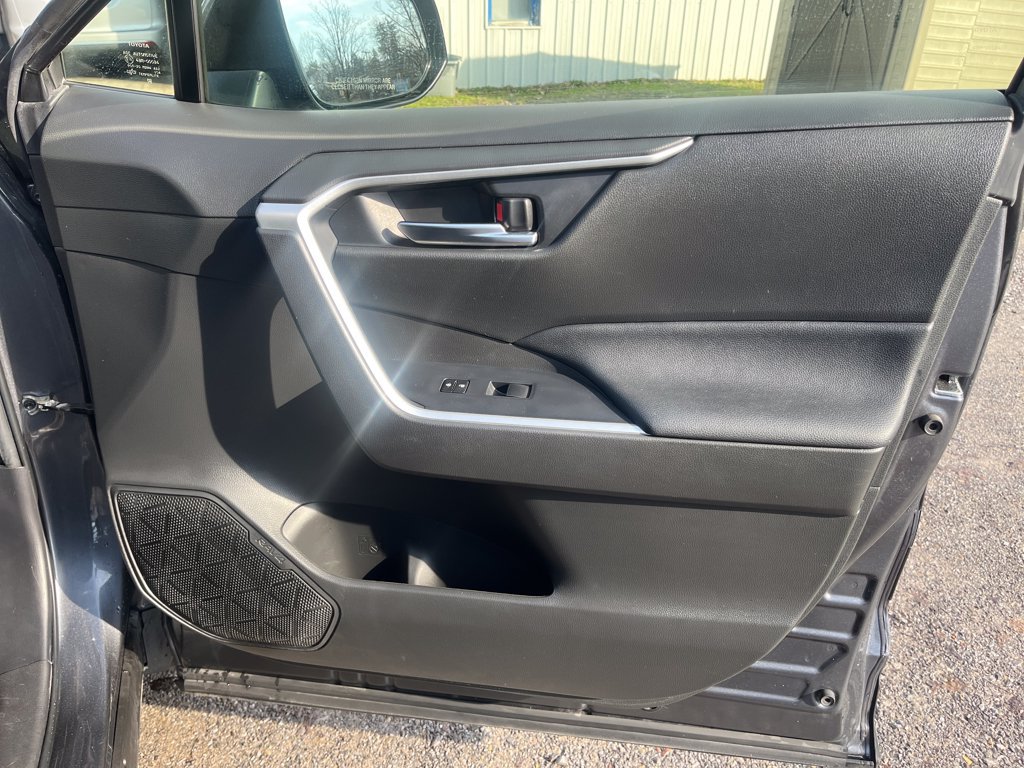 2021 Toyota RAV4 XLE - Photo 37