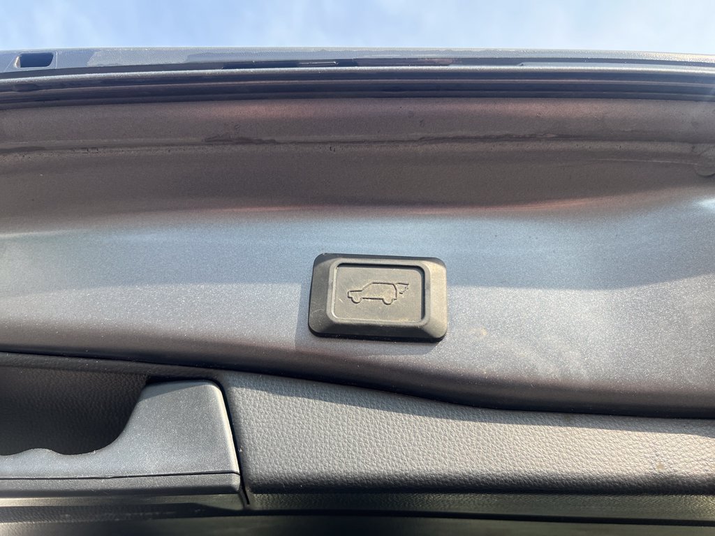 2021 Toyota RAV4 XLE - Photo 40