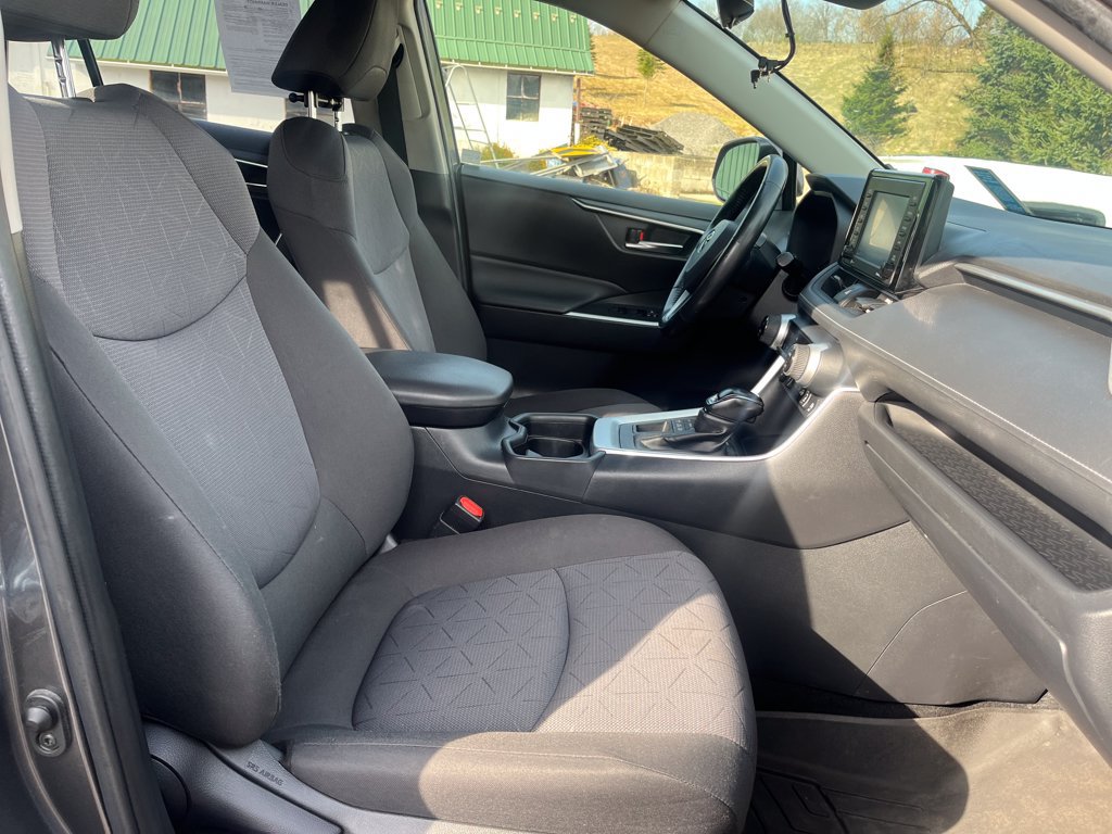2021 Toyota RAV4 XLE - Photo 27