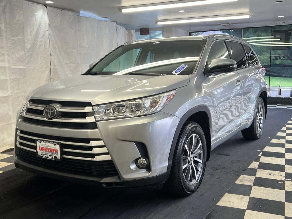 Used 2018 Toyota Highlander SE SUV