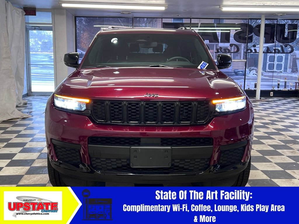 2023 Jeep Grand Cherokee Altitude photo 3