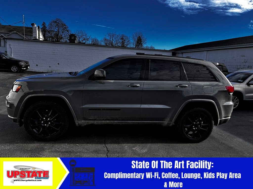 2021 Jeep Grand Cherokee Laredo X photo 2