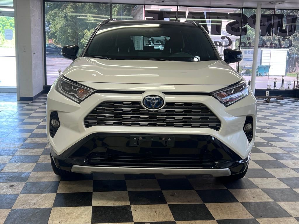 2020 Toyota RAV4 Hybrid XSE photo 3