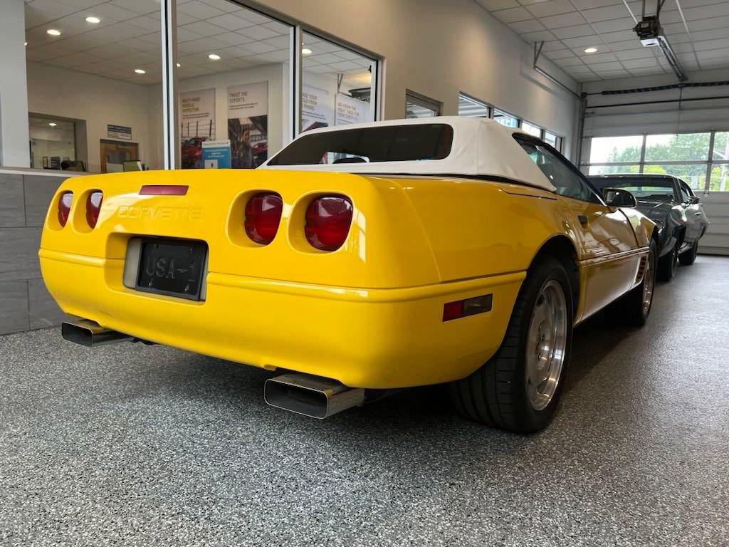 1995 Chevrolet Corvette Base Convertible photo 4