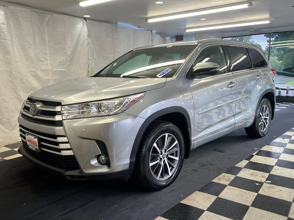 Used 2018 Toyota Highlander SE SUV