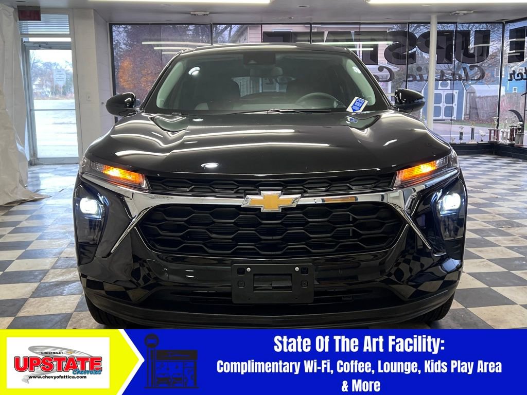 2024 Chevrolet Trax LS photo 3