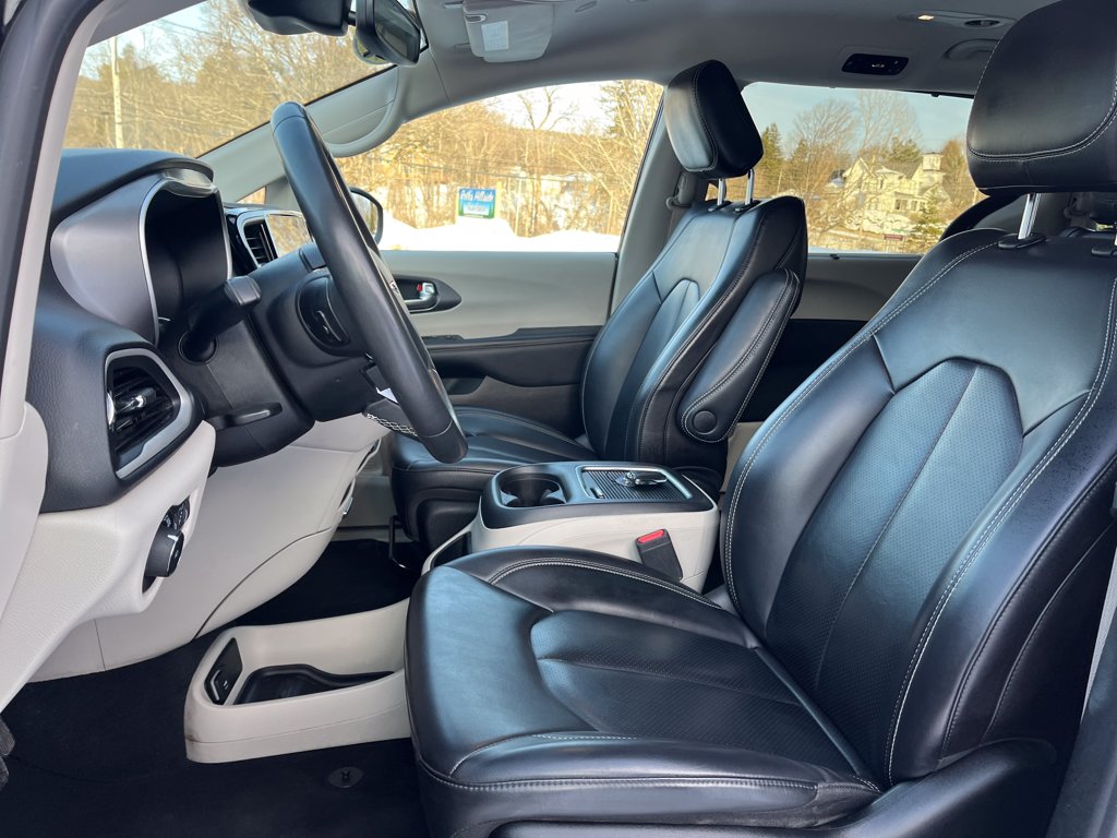 2023 Chrysler Pacifica Touring L - Photo 13