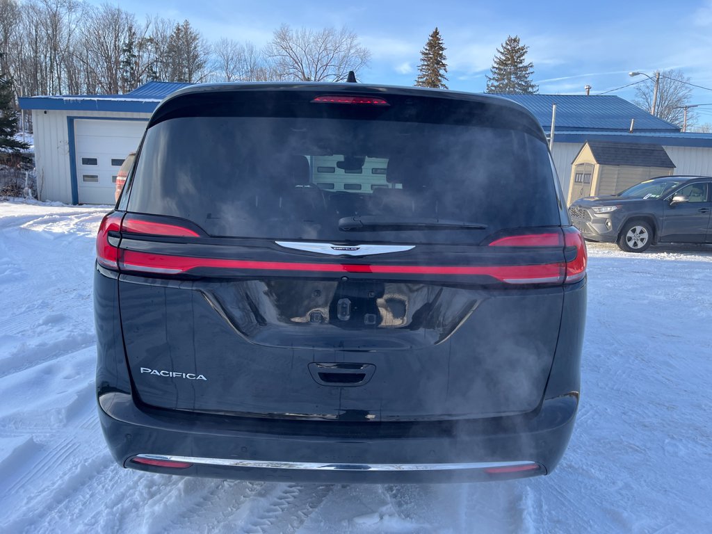 2023 Chrysler Pacifica Touring L - Photo 10