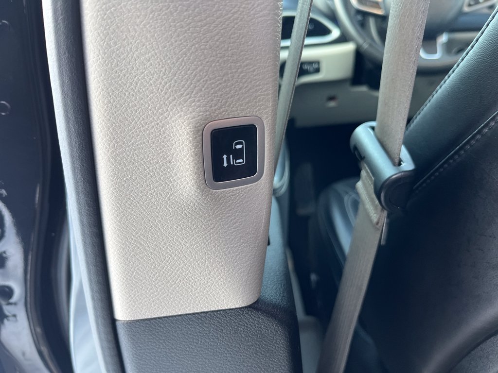 2023 Chrysler Pacifica Touring L - Photo 30