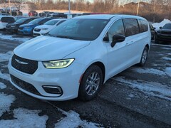 2026 Chrysler Pacifica Select Passenger Van