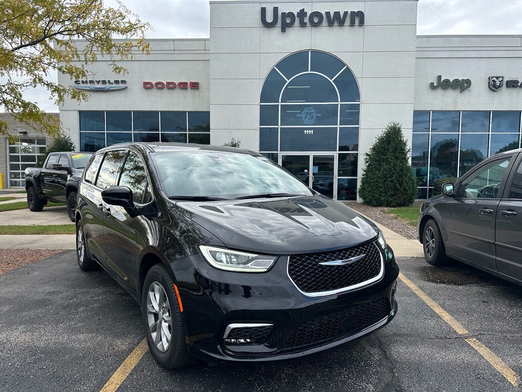 New 2026 Chrysler Pacifica SELECT AWD Passenger Van