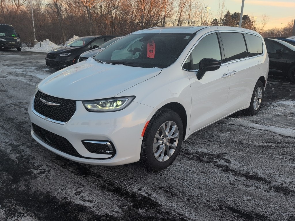 2026 Chrysler Pacifica Limited AWD's photo