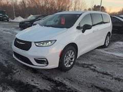 2026 Chrysler Pacifica Limited Passenger Van