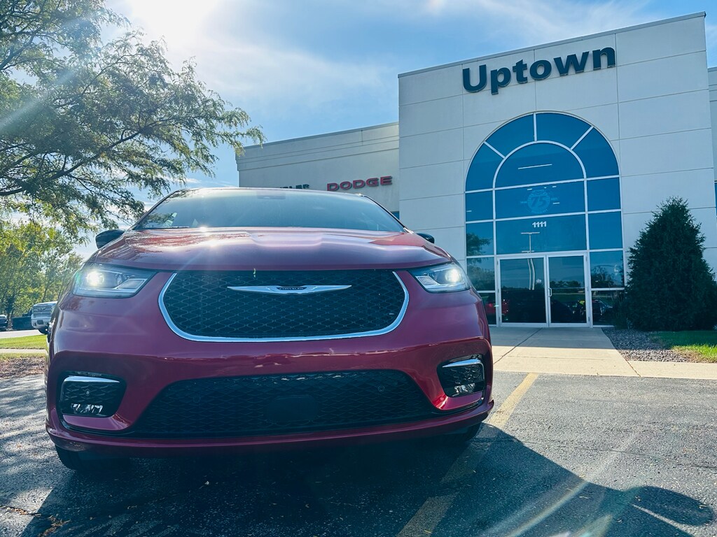 2026 Chrysler Pacifica photo 3