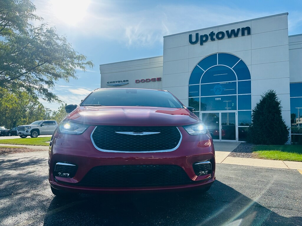 2026 Chrysler Pacifica photo 3