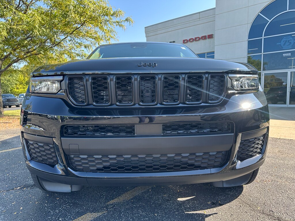 2025 Jeep Grand Cherokee Altitude X photo 3