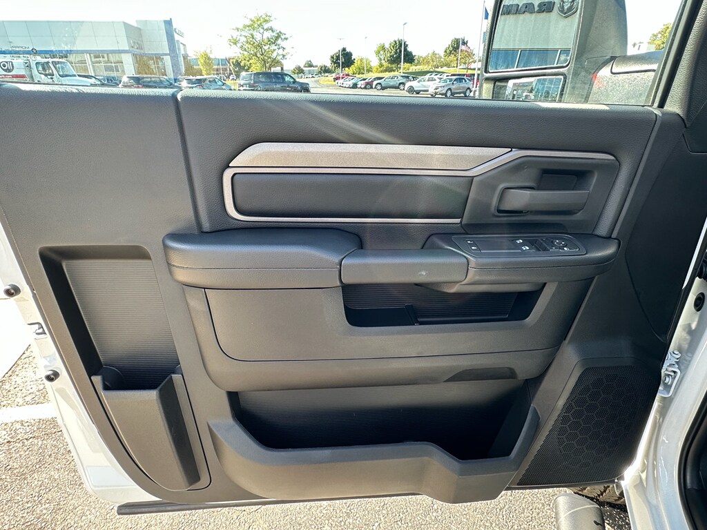 2026 RAM 3500 Tradesman - Photo 11