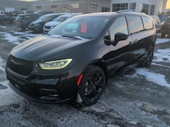 2026 Chrysler Pacifica Limited Passenger Van