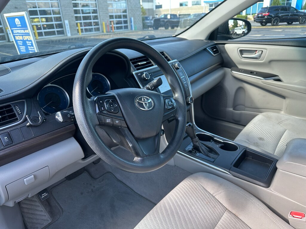 2016 Toyota Camry LE photo 4