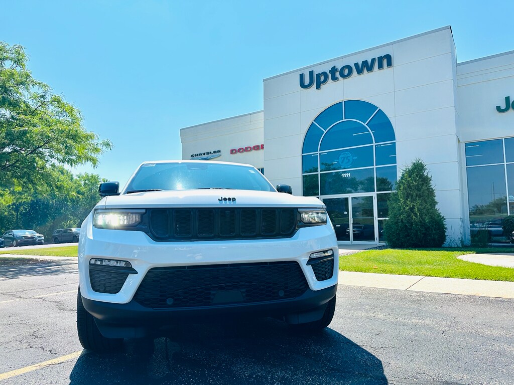 2025 Jeep Grand Cherokee Limited photo 3