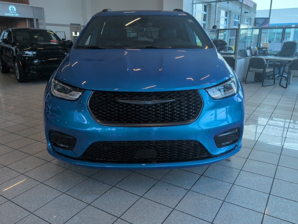 New 2026 Chrysler Pacifica SELECT AWD Passenger Van