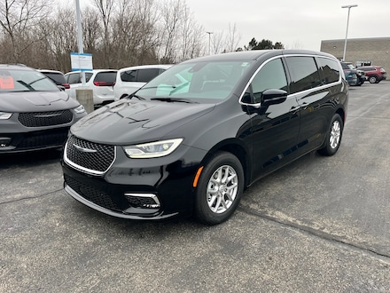 2026 Chrysler Pacifica Select Passenger Van