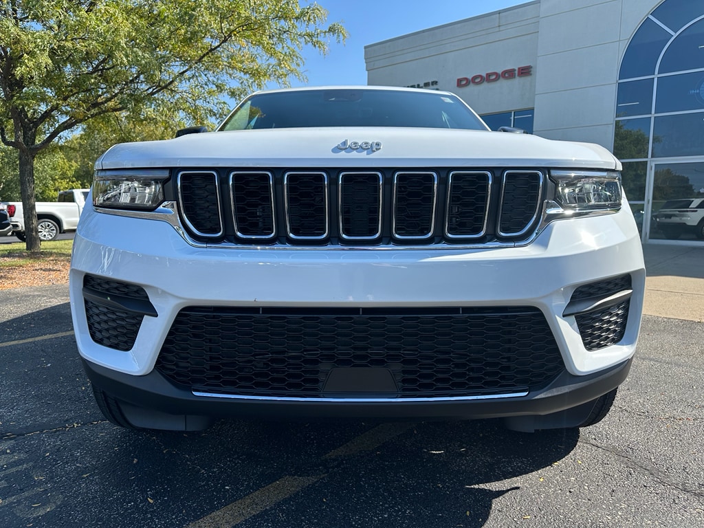 New 2025 Jeep Grand Cherokee Laredo Sport Utility