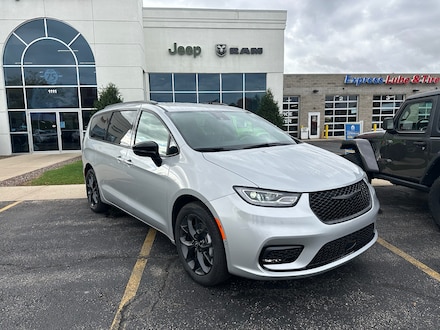 2026 Chrysler Pacifica Select Passenger Van