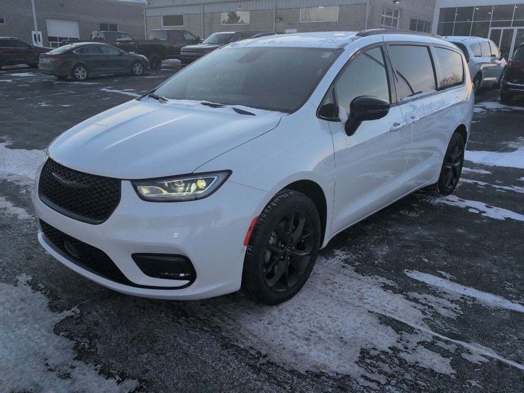 2026 Chrysler Pacifica Passenger Van 