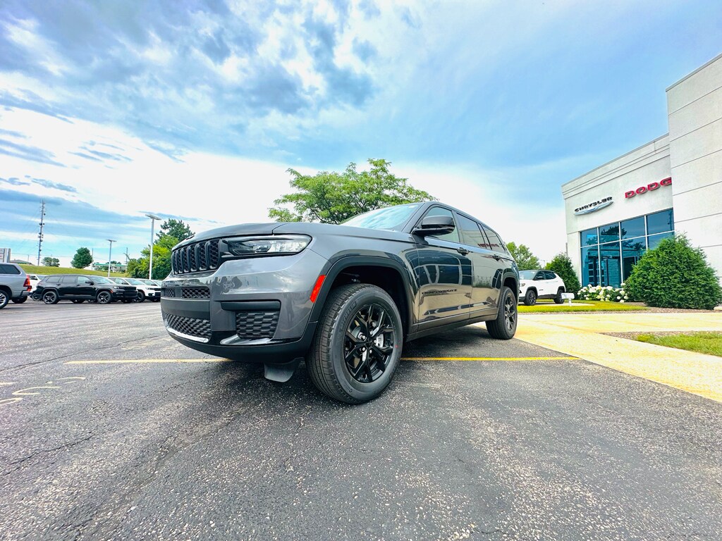 2025 Jeep Grand Cherokee Altitude X photo 4