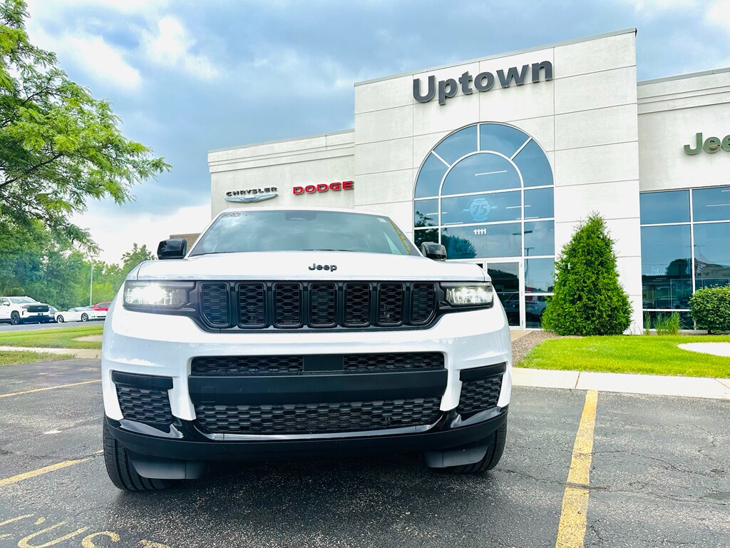 2025 Jeep Grand Cherokee Altitude X photo 3