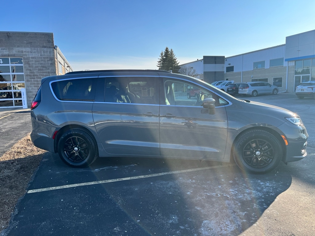 Used 2022 Chrysler Pacifica Touring L Passenger Van