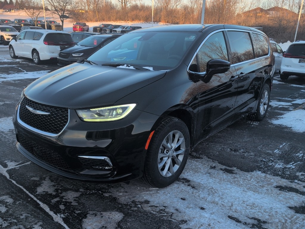 2026 Chrysler Pacifica Limited AWD's photo