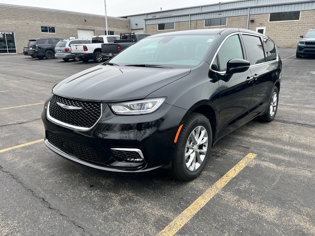 2026 Chrysler Pacifica Select AWD's photo