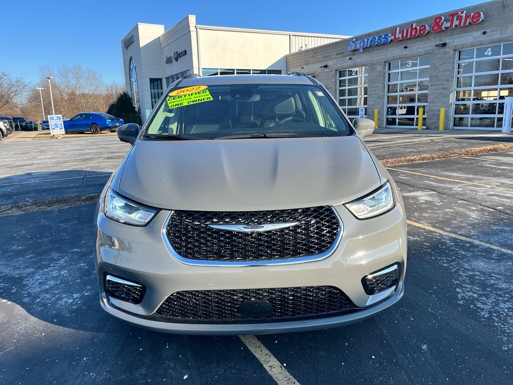 Used 2022 Chrysler Pacifica Touring L Passenger Van