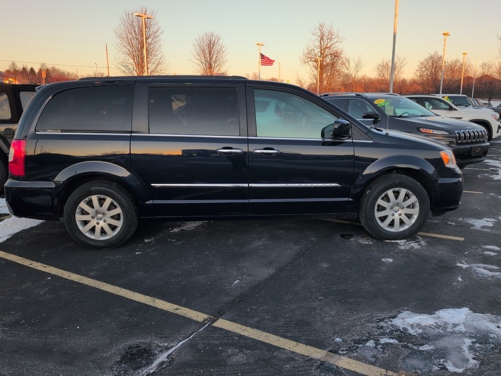 Used 2016 Chrysler Town & Country Touring Van; Extended