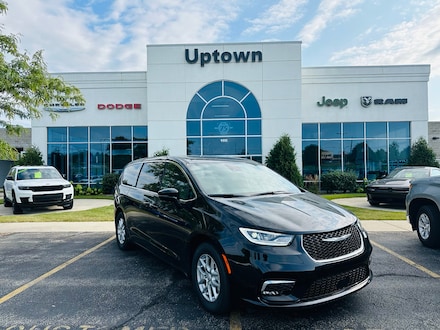 2026 Chrysler Pacifica Select Passenger Van