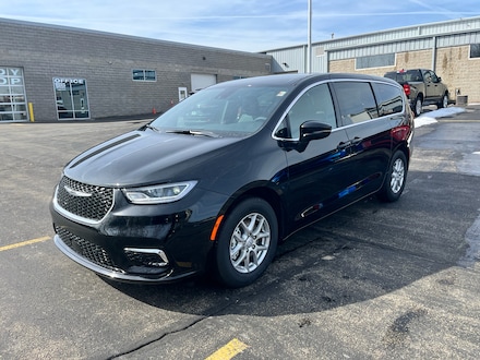 2026 Chrysler Pacifica Select Passenger Van
