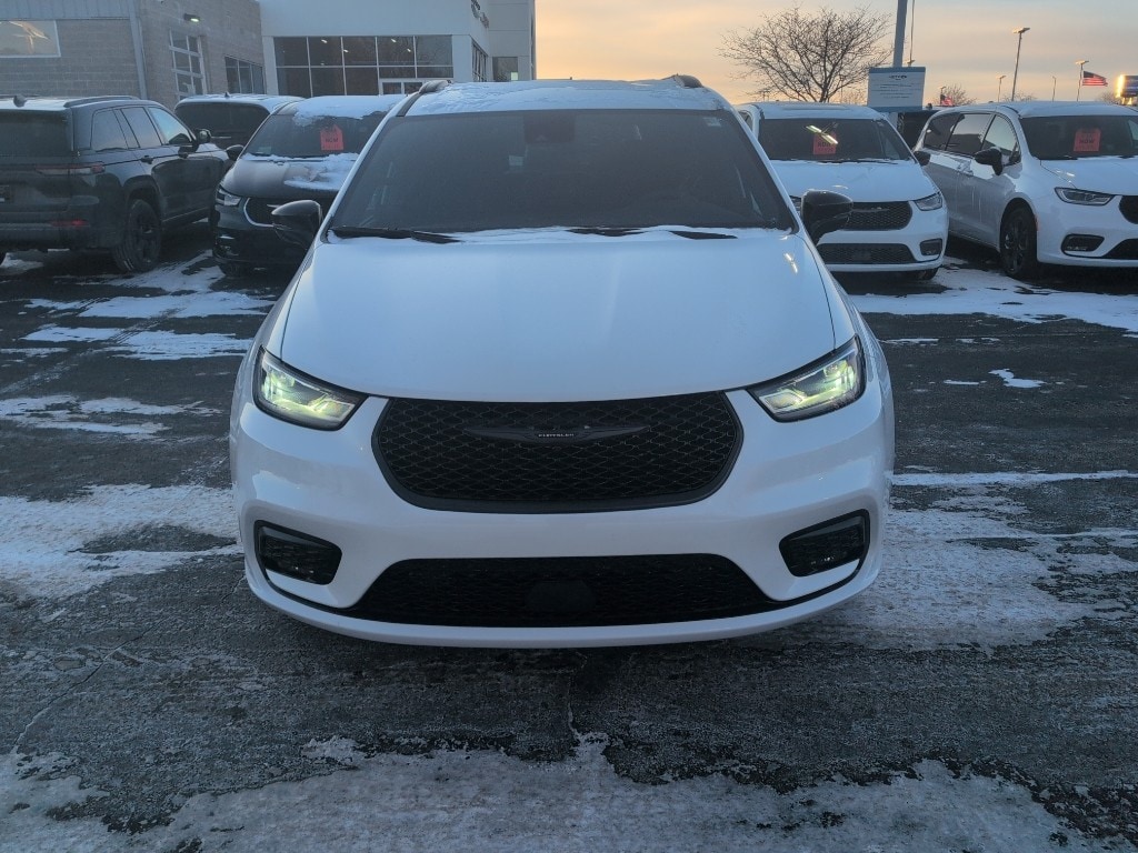 New 2026 Chrysler Pacifica SELECT AWD Passenger Van