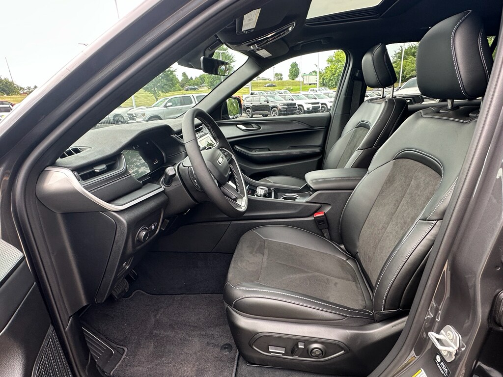 2025 Jeep Grand Cherokee L Altitude - Photo 13