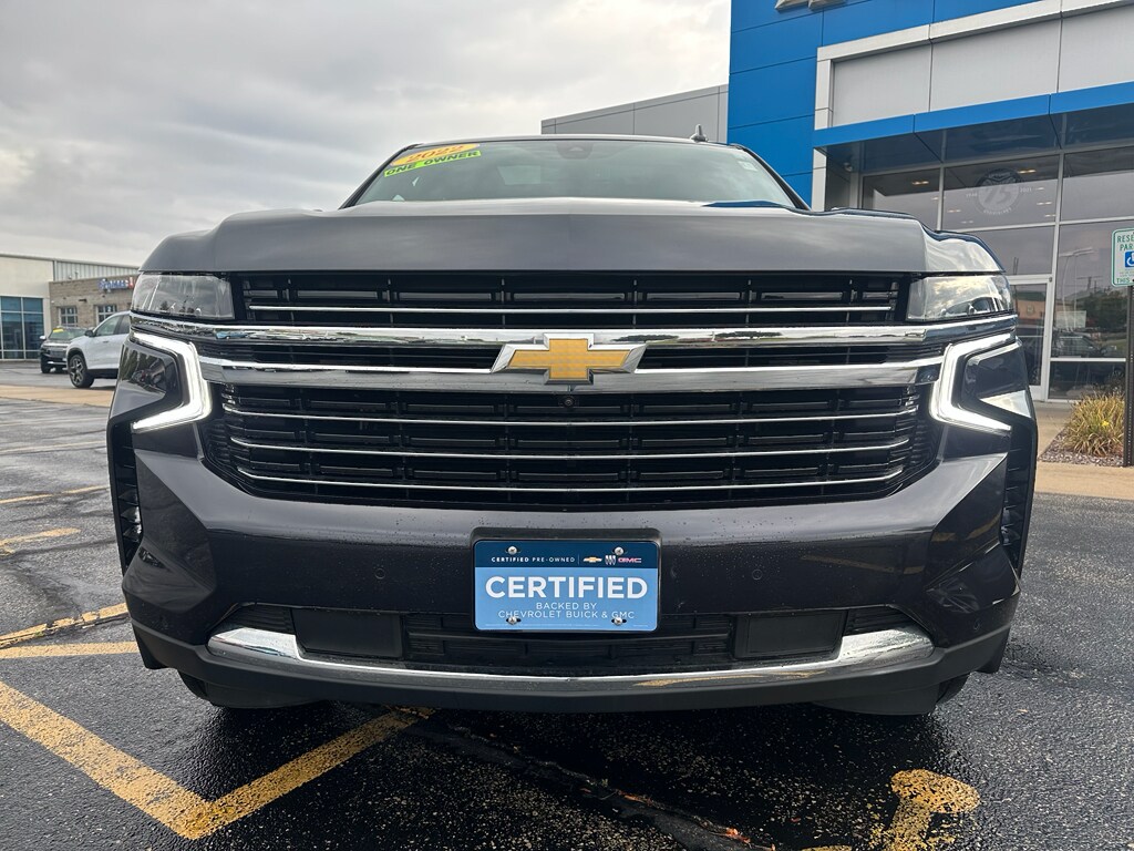 2022 Chevrolet Suburban LT photo 3