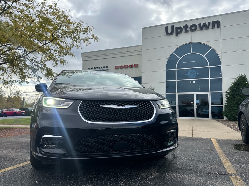 New 2026 Chrysler Pacifica SELECT AWD Passenger Van