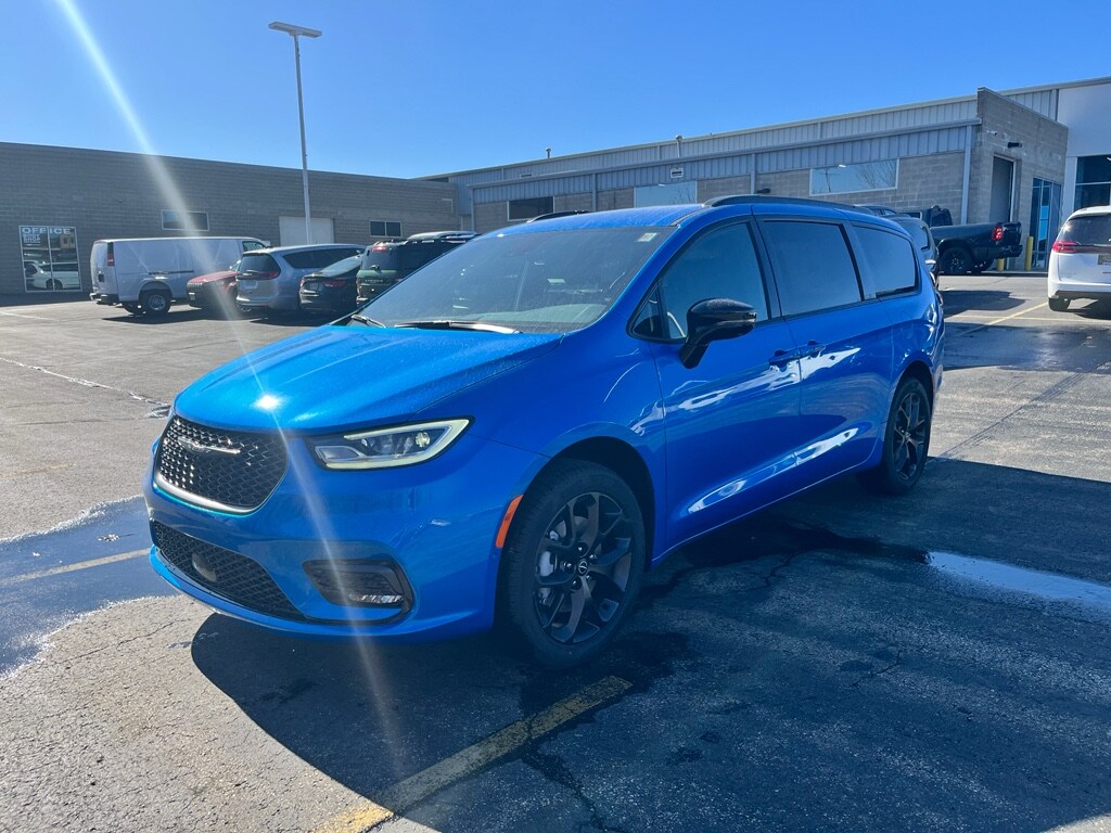 New 2026 Chrysler Pacifica Select Passenger Van