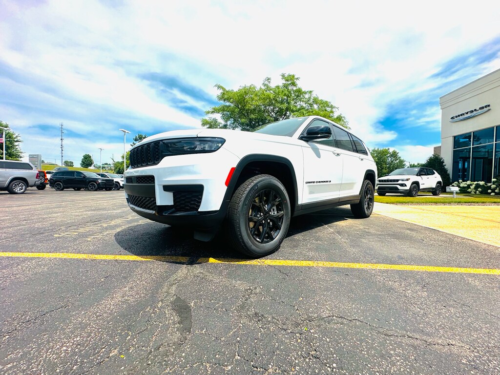 2025 Jeep Grand Cherokee Altitude X photo 4